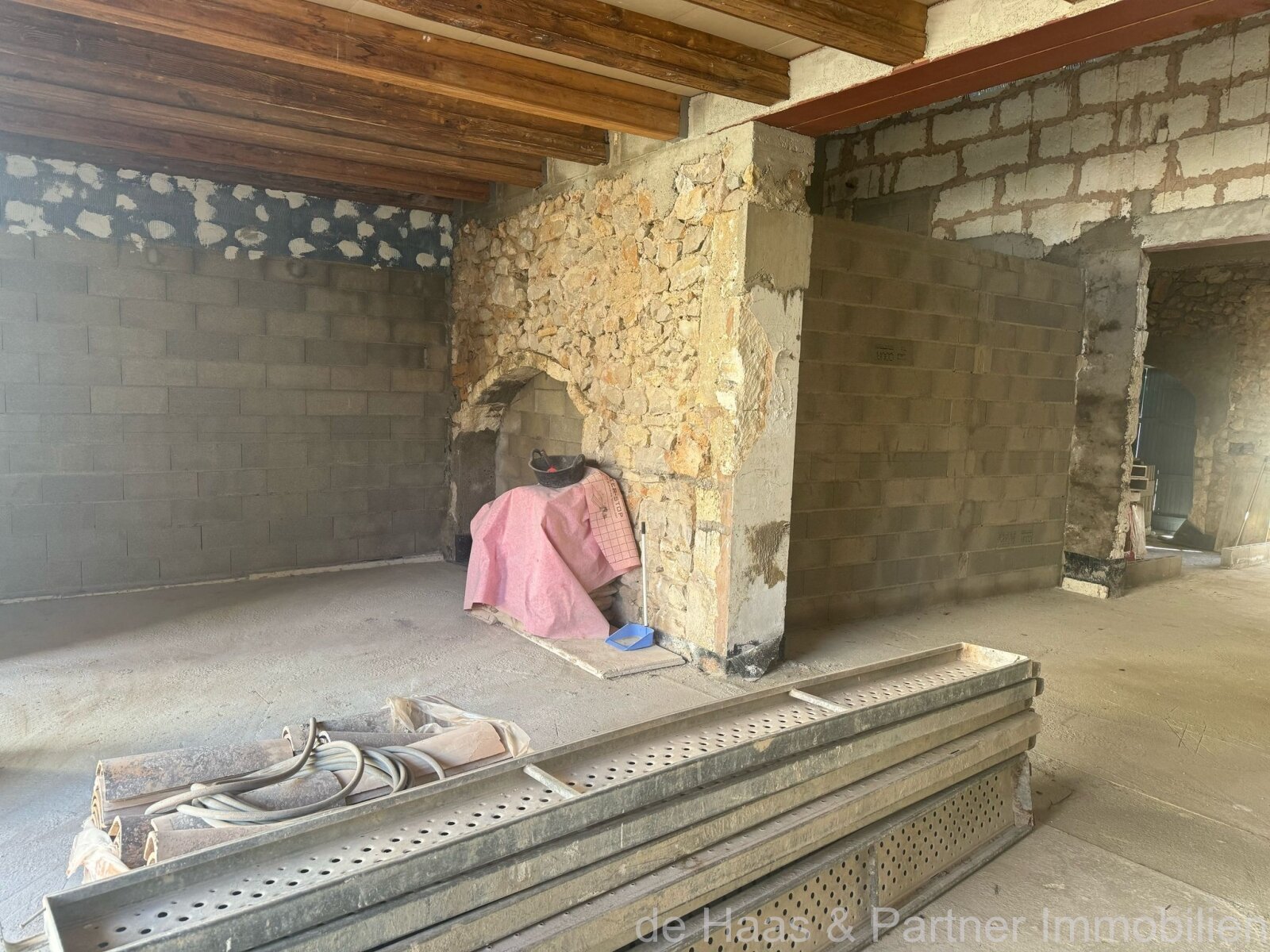 Casa de pueblo en ubicación céntrica con patio y piscina 