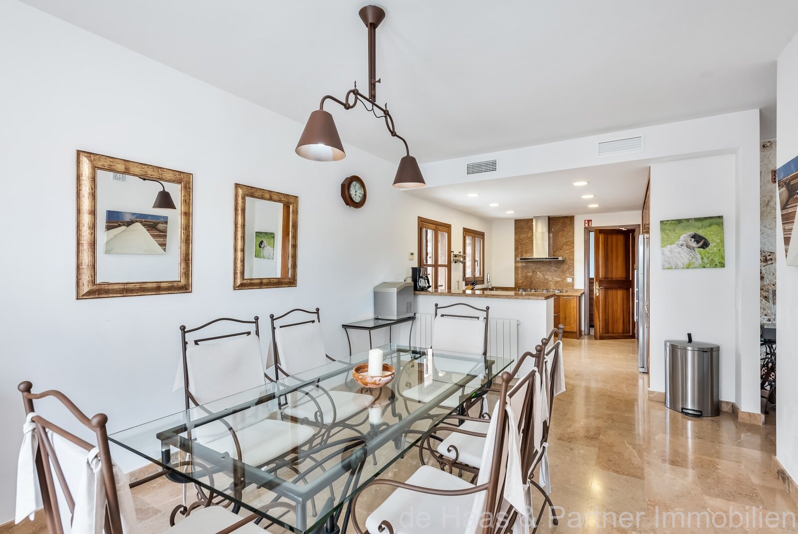 Excelente finca de piedra natural con una zona exterior extraordinaria y licencia de alquiler