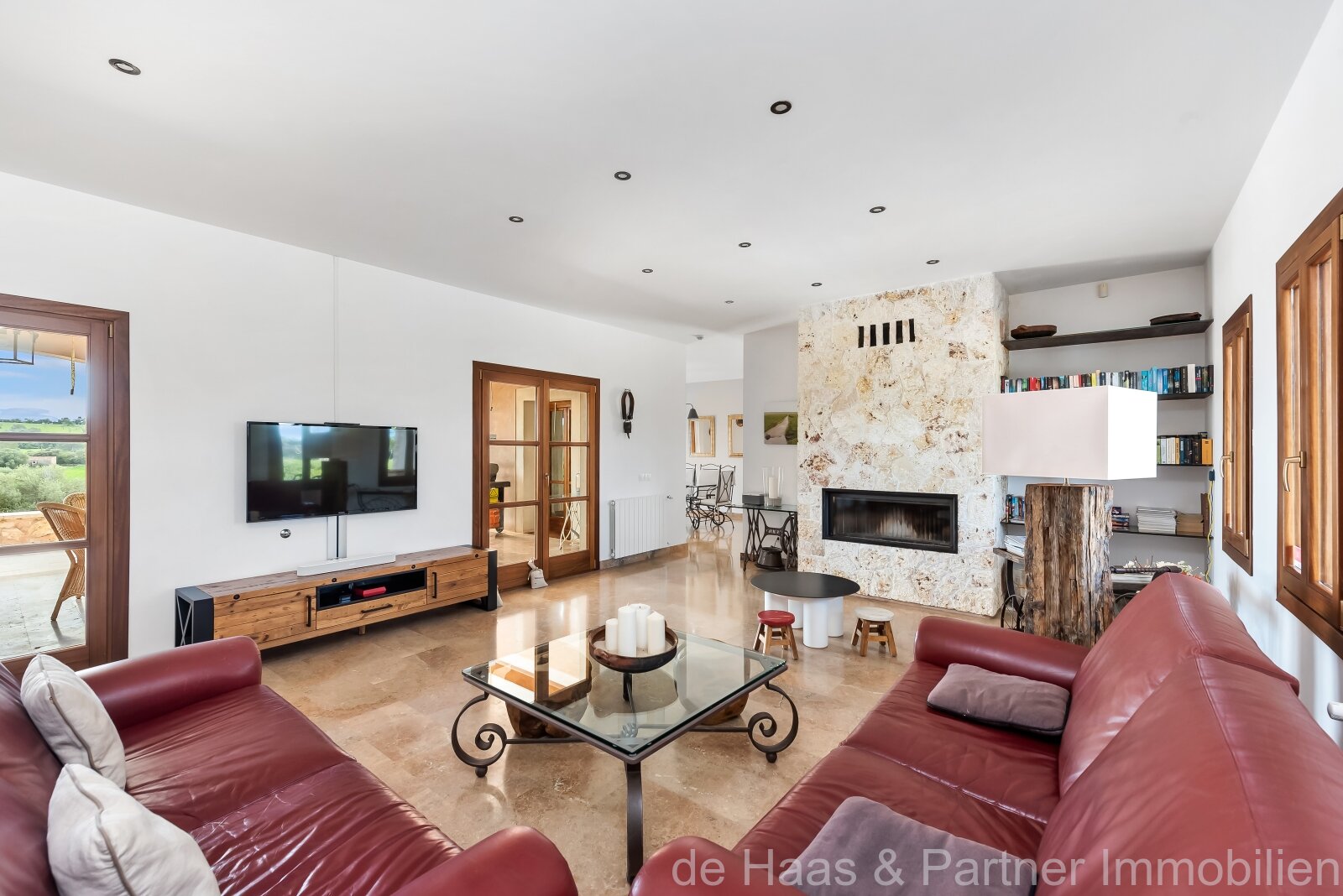 Excelente finca de piedra natural con una zona exterior extraordinaria y licencia de alquiler