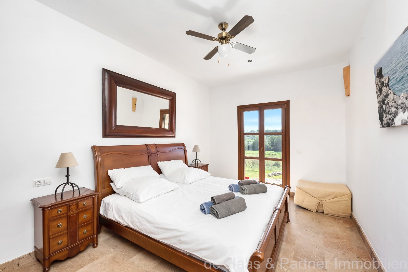 Excelente finca de piedra natural con una zona exterior extraordinaria y licencia de alquiler