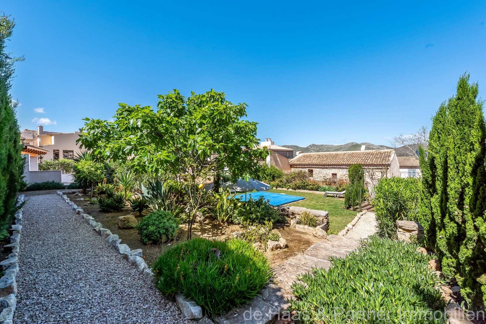 Moderno adosado reformado con piscina y estilo mallorquín en Capdepera 