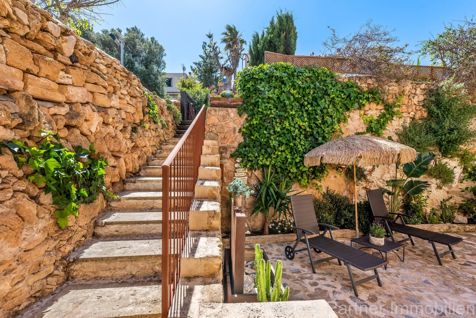 Moderno adosado reformado con piscina y estilo mallorquín en Capdepera 