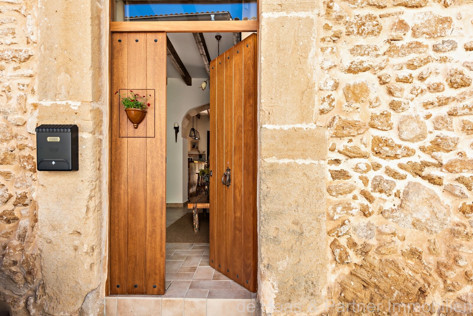 Moderno adosado reformado con piscina y estilo mallorquín en Capdepera 