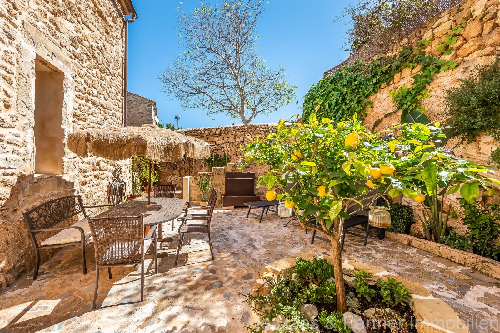 Moderno adosado reformado con piscina y estilo mallorquín en Capdepera 