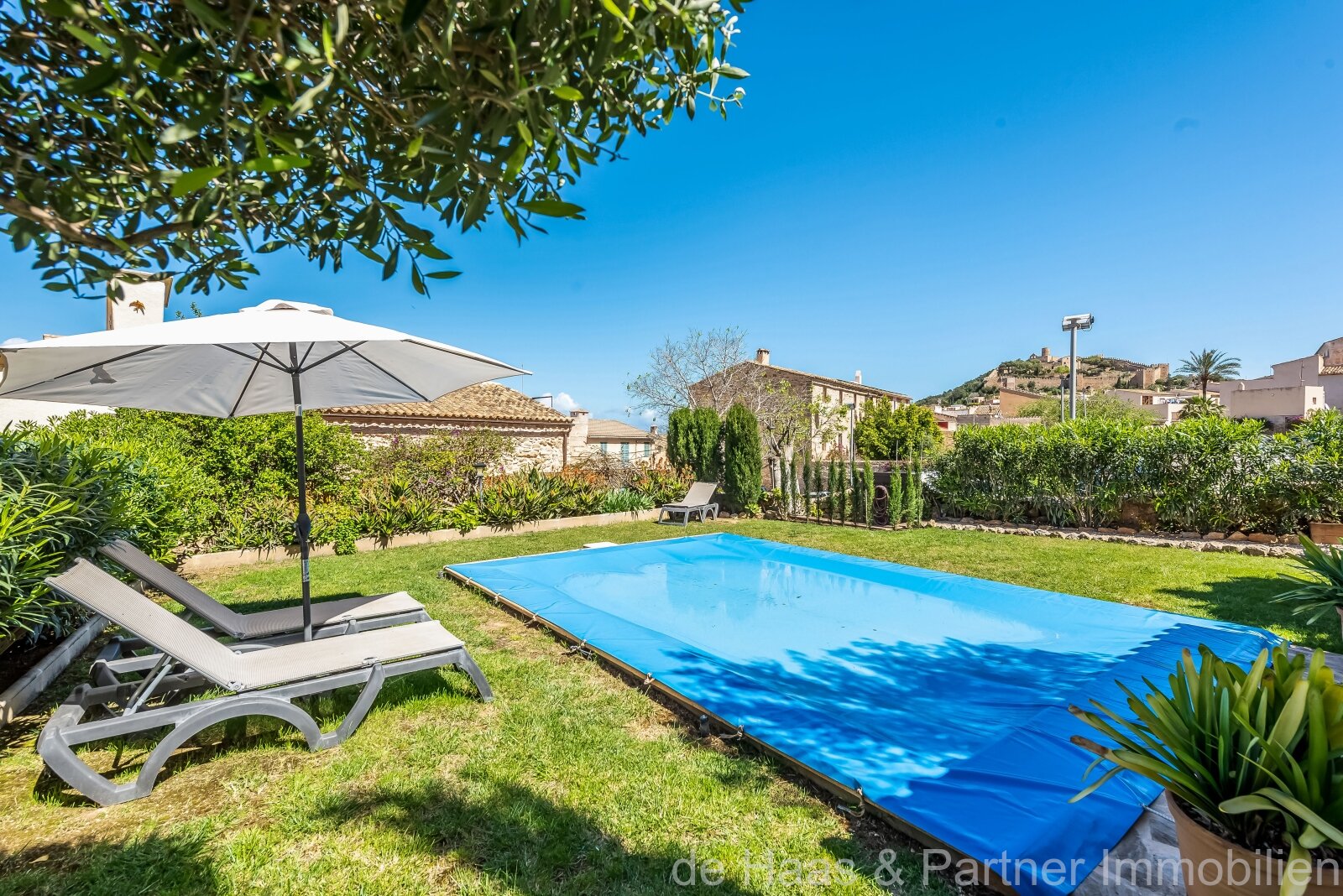 Moderno adosado reformado con piscina y estilo mallorquín en Capdepera 