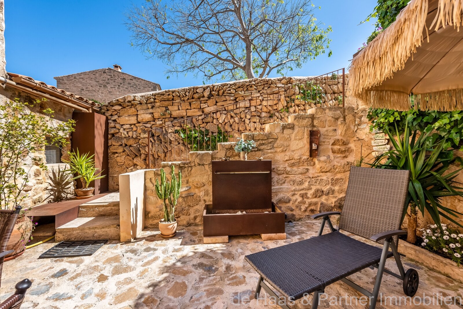 Moderno adosado reformado con piscina y estilo mallorquín en Capdepera 