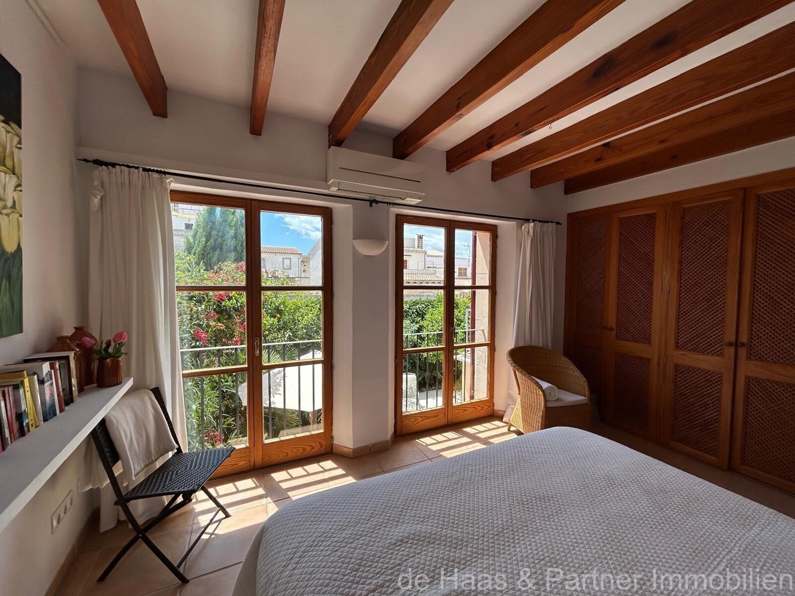 Casa de pueblo con un patio fantástico, garaje y azotea