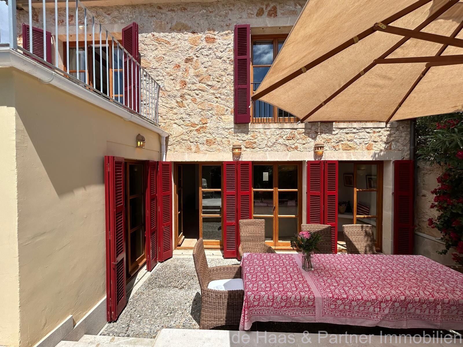 Casa de pueblo con un patio fantástico, garaje y azotea