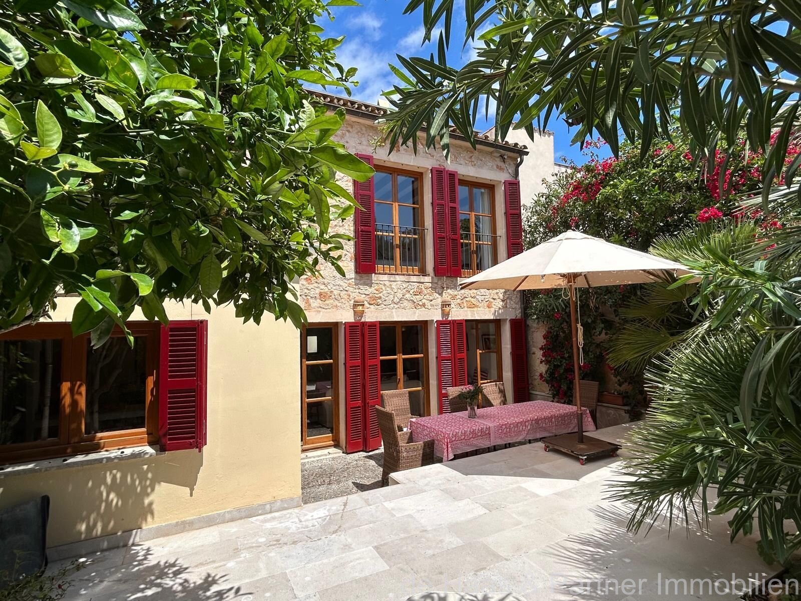 Capdepera: Casa de pueblo con un patio fantástico, garaje y azotea 