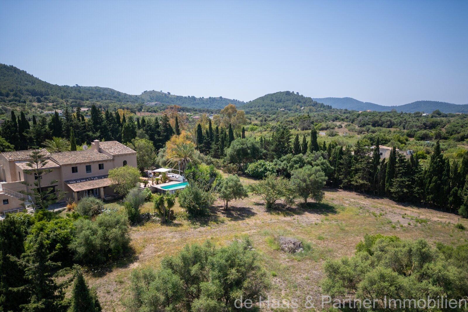 Finca señorial a poca distancia a pie del pueblo de Capdepera y con mucha privacidad