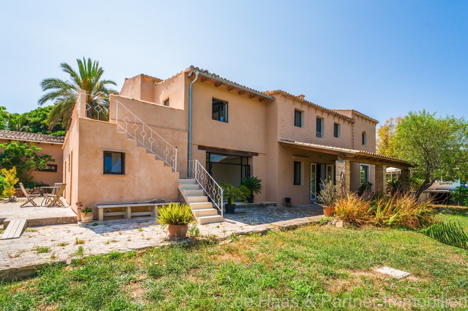 Finca señorial a poca distancia a pie del pueblo de Capdepera y con mucha privacidad