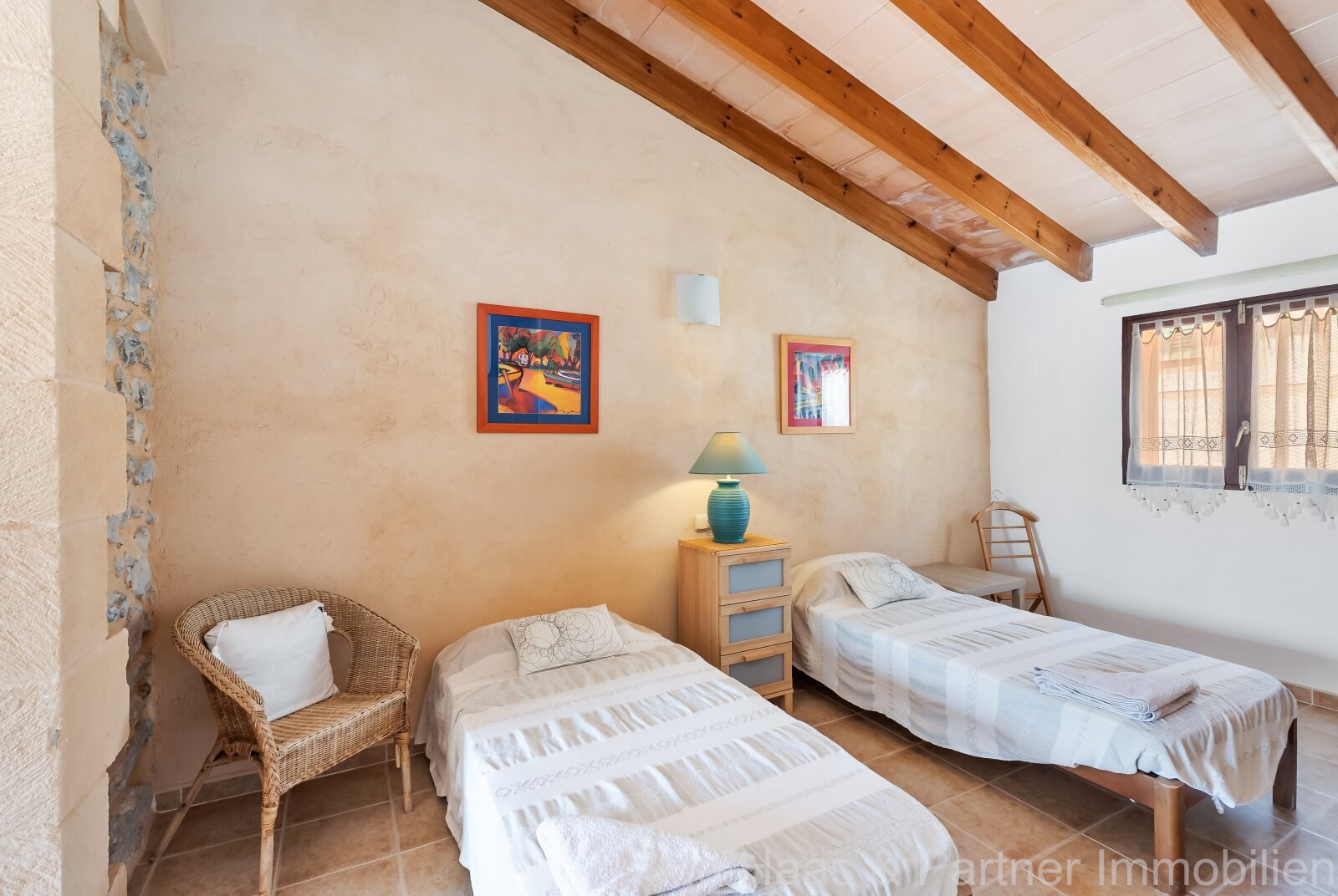 Casa adosada en una zona céntrica y tranquila con licencia ETV y gran patio