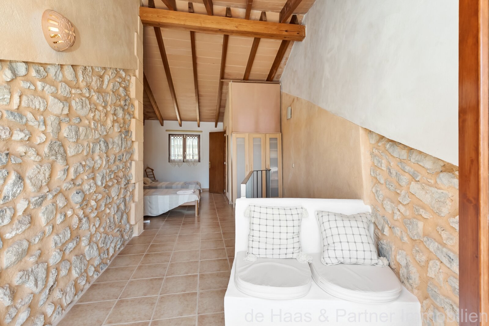 Casa adosada en una zona céntrica y tranquila con licencia ETV y gran patio