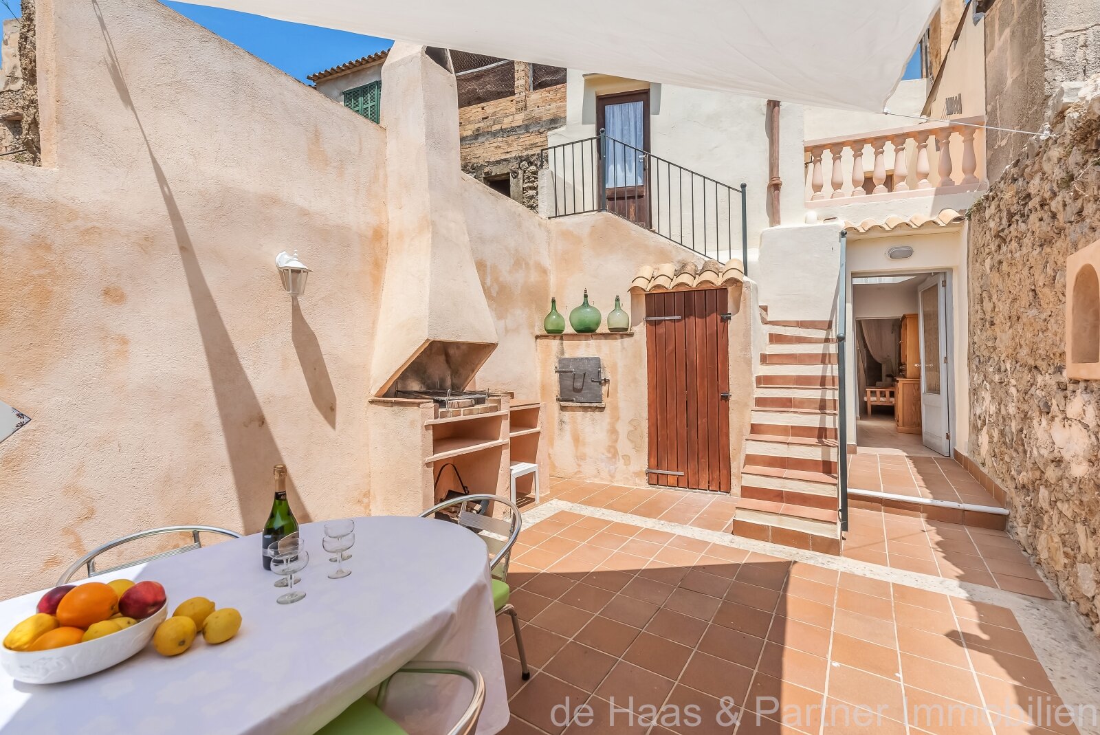 Casa adosada en una zona céntrica y tranquila con licencia ETV y gran patio