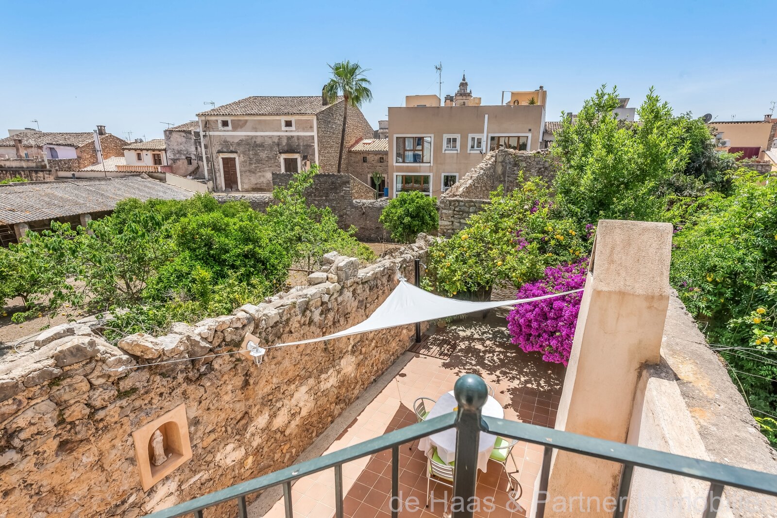 Casa adosada en una zona céntrica y tranquila con licencia ETV y gran patio