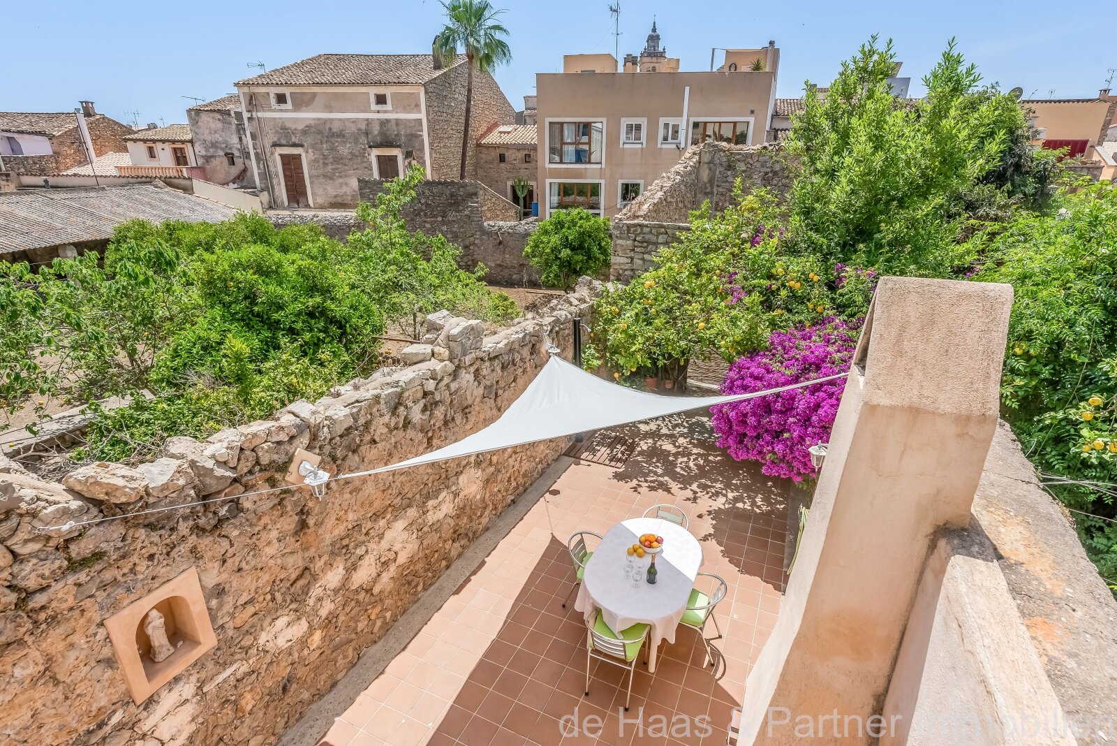 Casa adosada en una zona céntrica y tranquila con licencia ETV y gran patio
