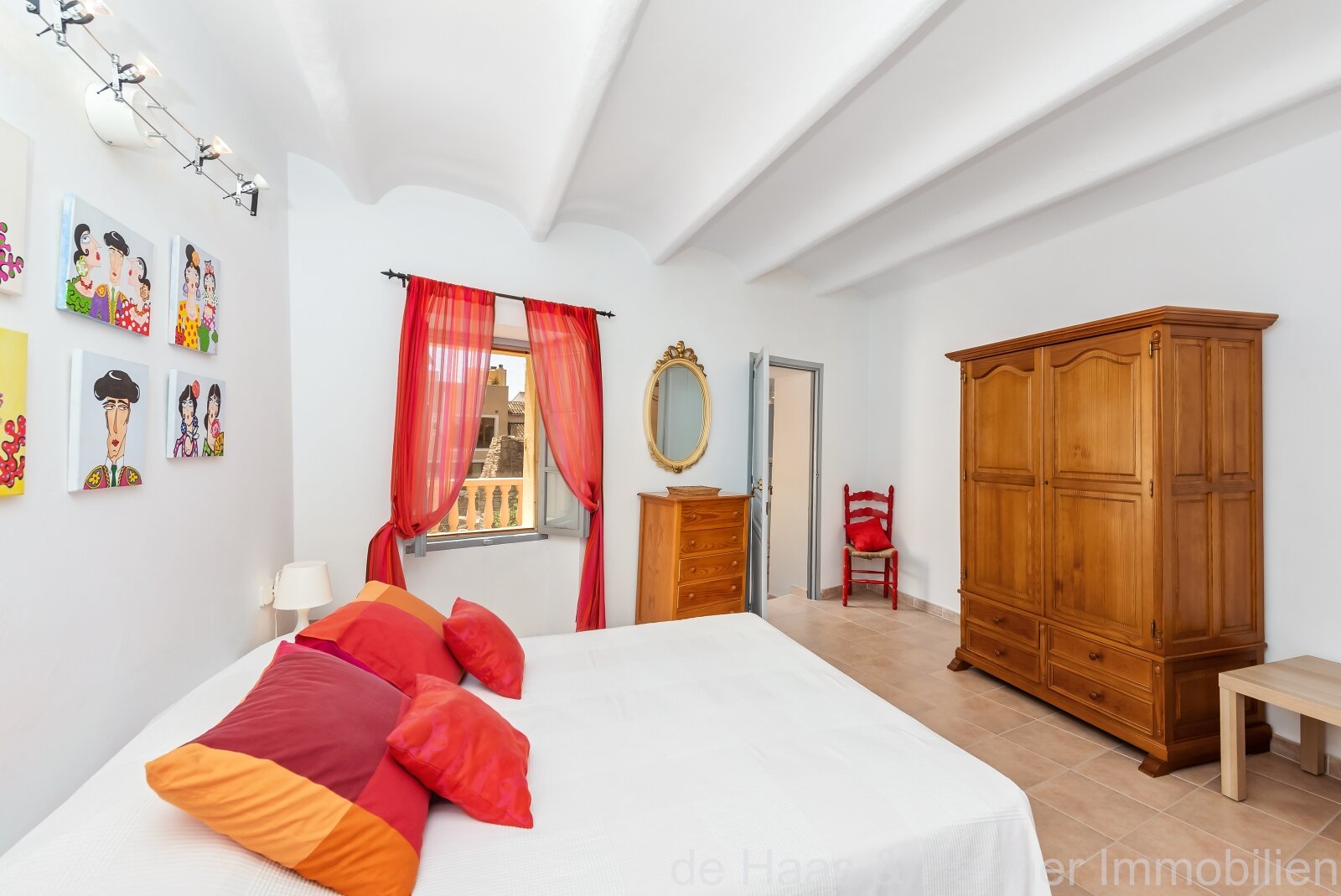 Casa adosada en una zona céntrica y tranquila con licencia ETV y gran patio