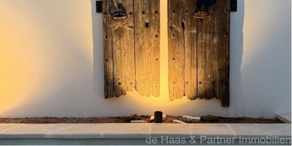 Casa adosada con un patio estupendo, piscina y azotea en una zona tranquila