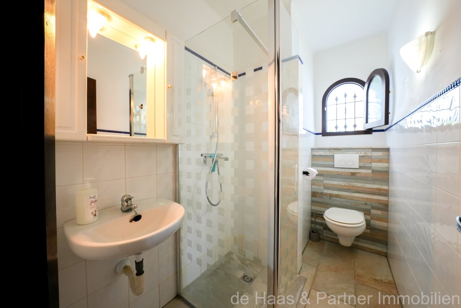 Oportunidad: fantástico apartamento en planta baja con acceso directo al mar y a la playa