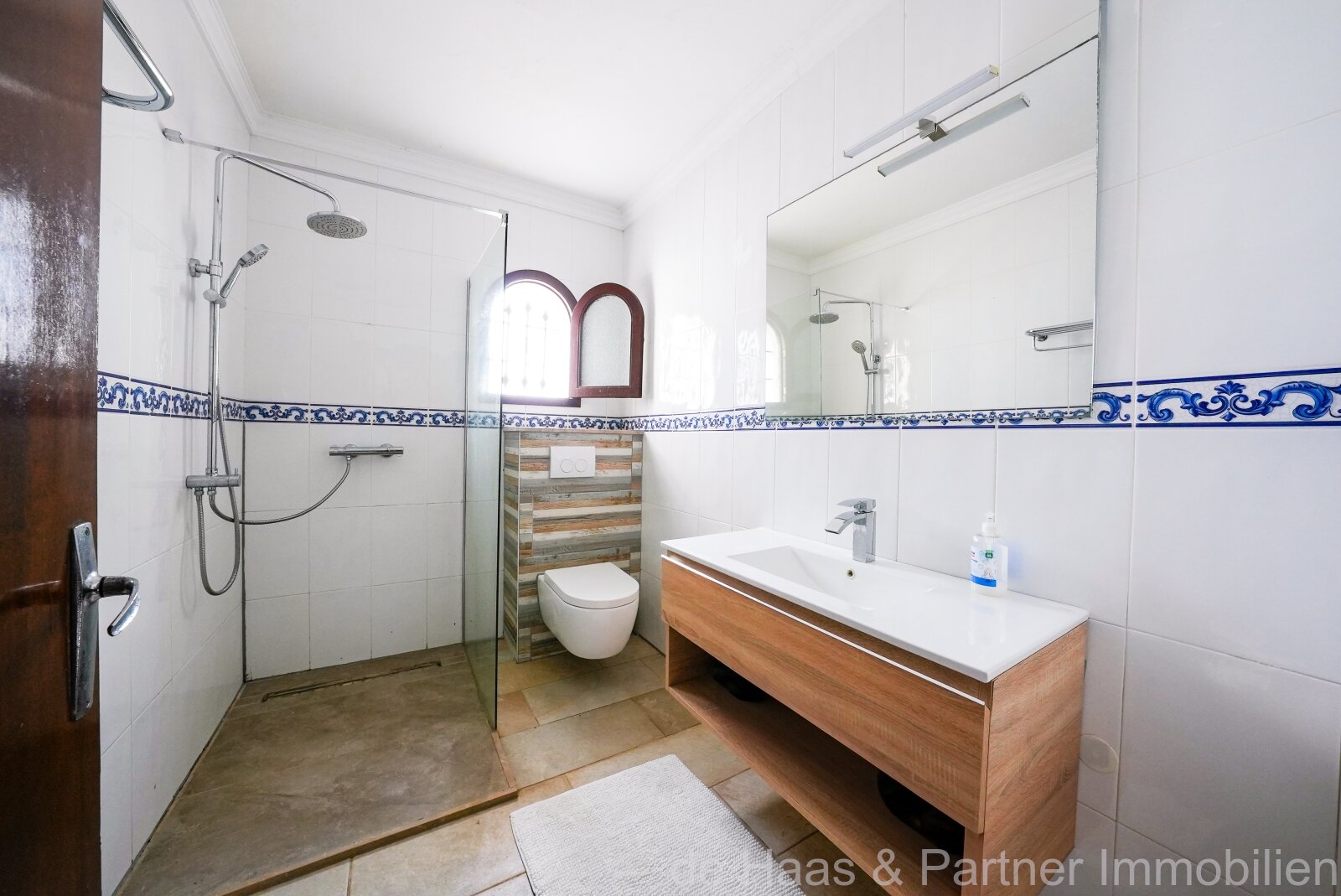 Oportunidad: fantástico apartamento en planta baja con acceso directo al mar y a la playa