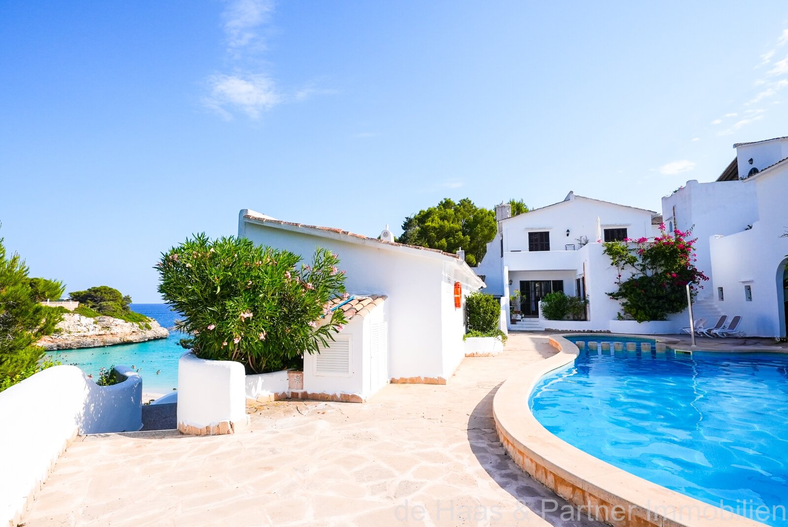 Oportunidad: fantástico apartamento en planta baja con acceso directo al mar y a la playa