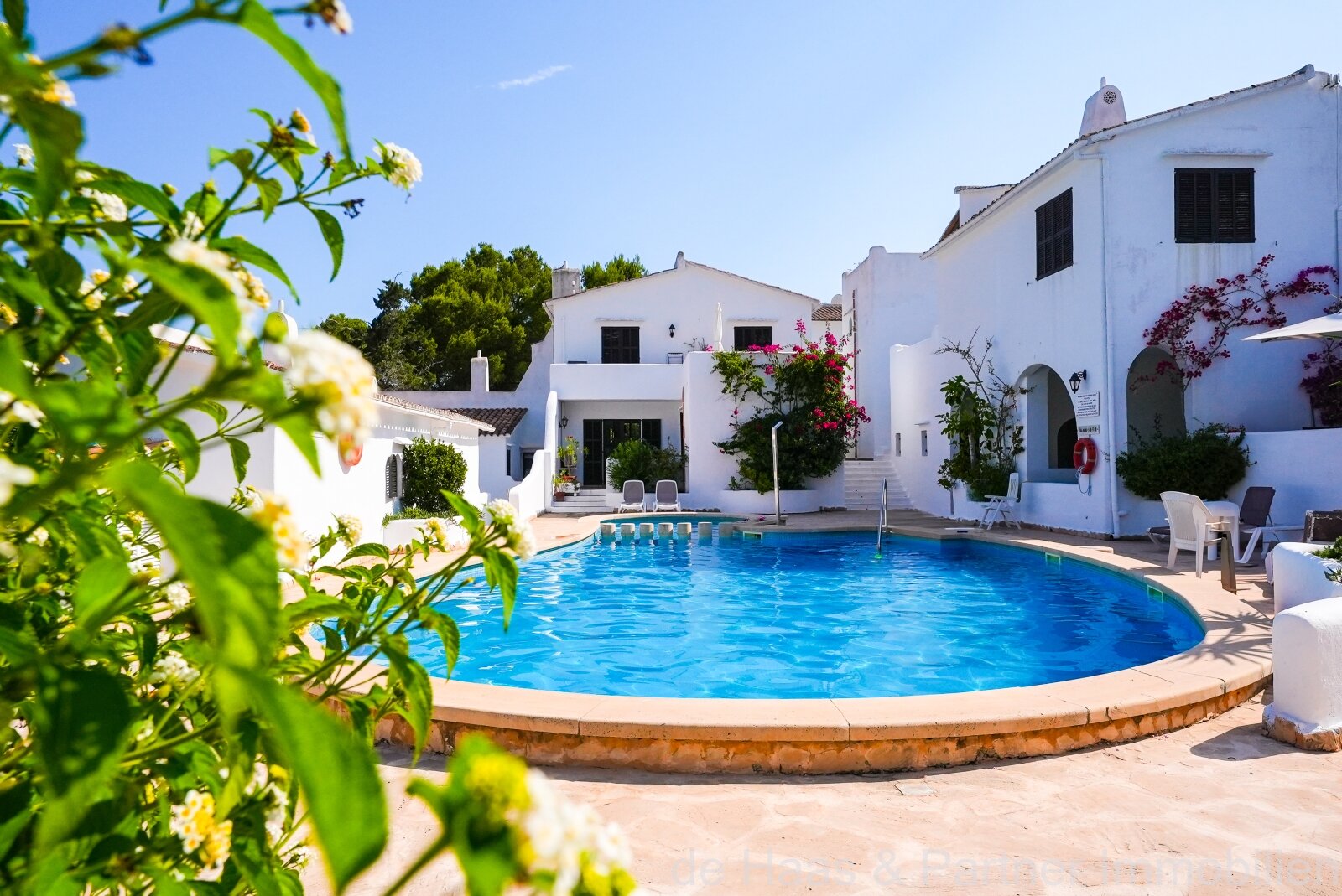 Oportunidad: fantástico apartamento en planta baja con acceso directo al mar y a la playa