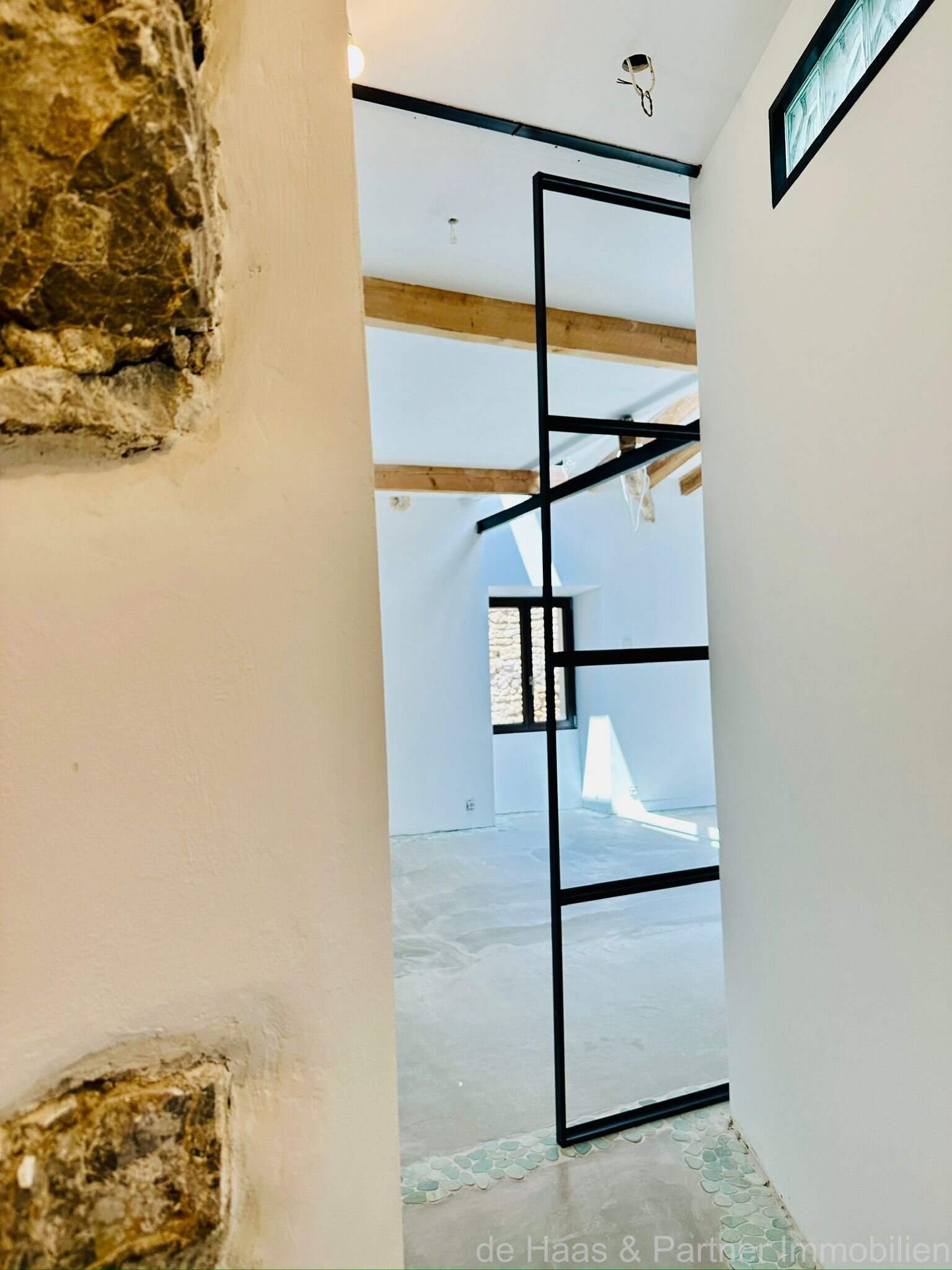 Elegante piso dúplex reformado con vistas a la iglesia