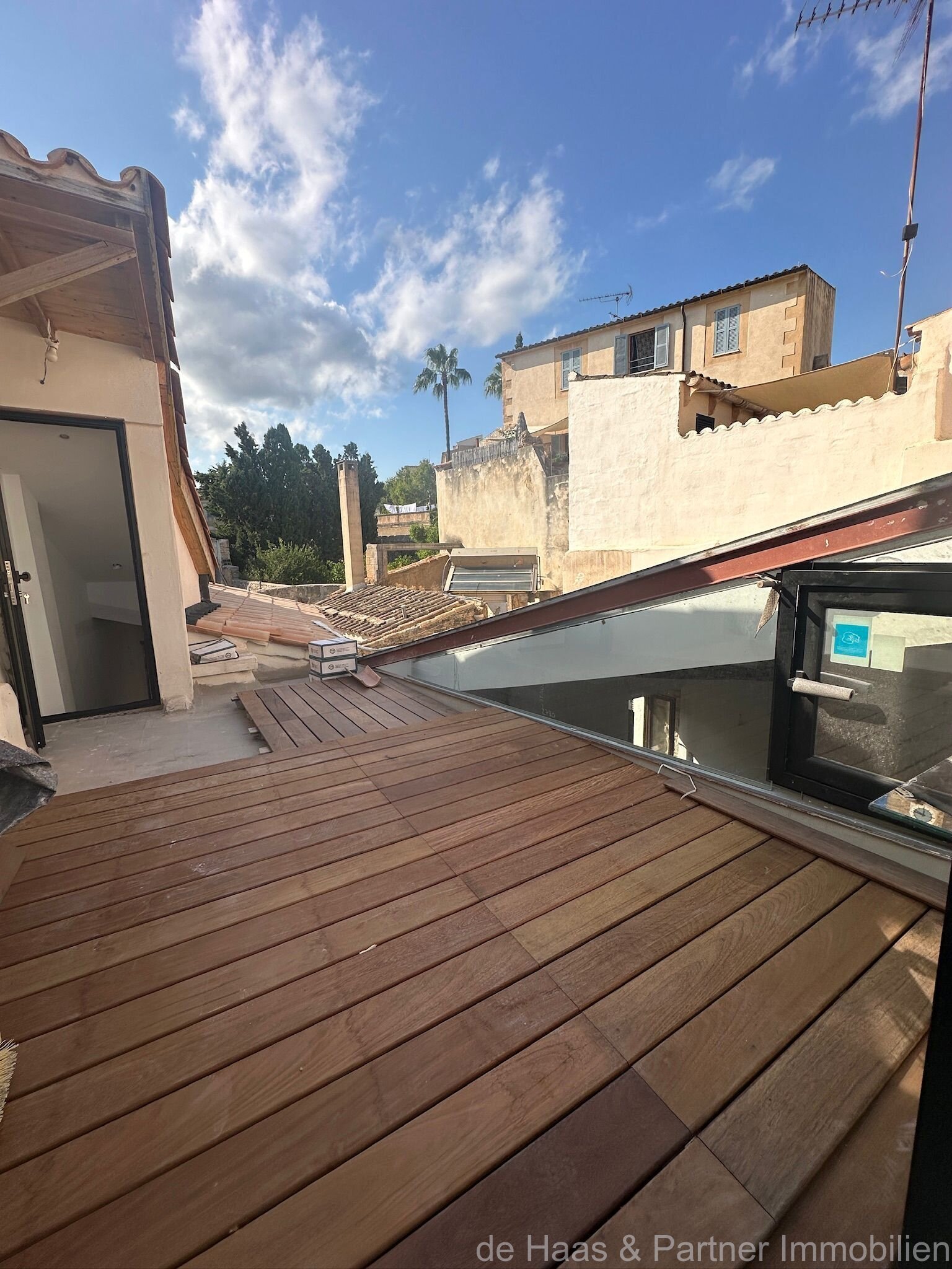 Elegante piso dúplex reformado con vistas a la iglesia