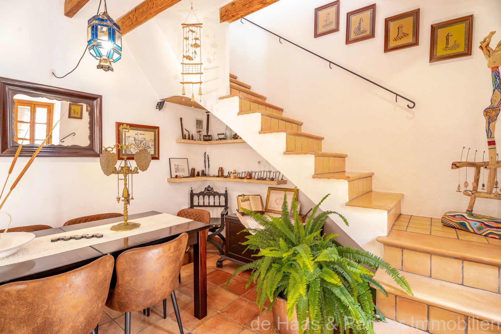 Casa adosada con piscina y pequeño jardín en una zona tranquila  