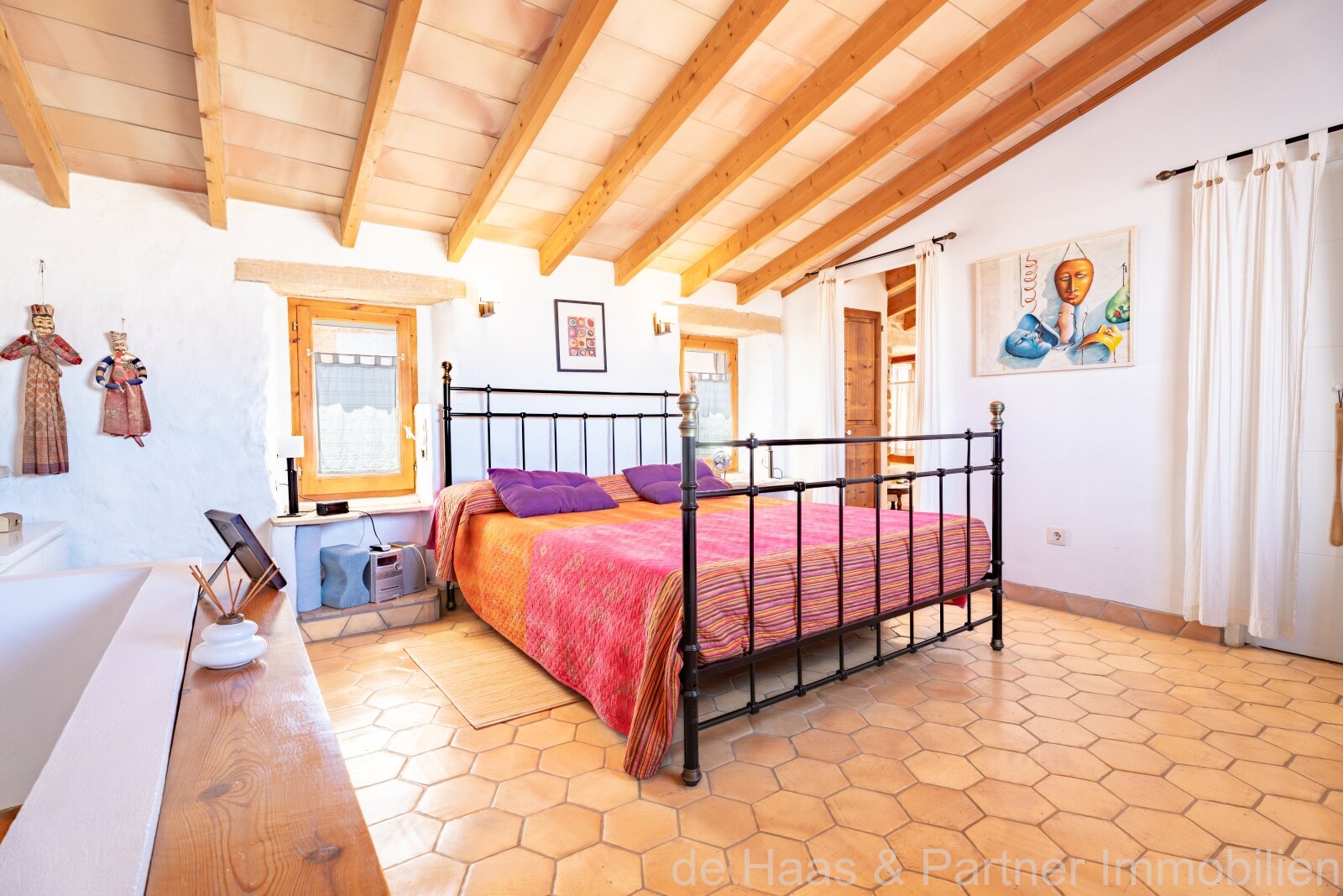 Casa adosada con piscina y pequeño jardín en una zona tranquila  