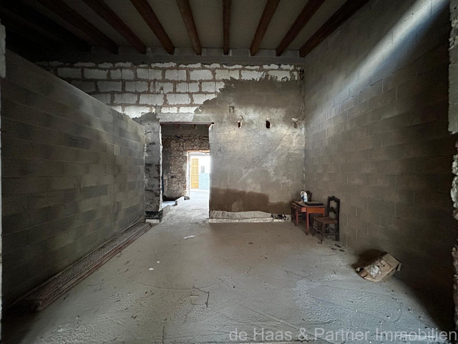 Casa de pueblo en ubicación céntrica con patio y piscina 