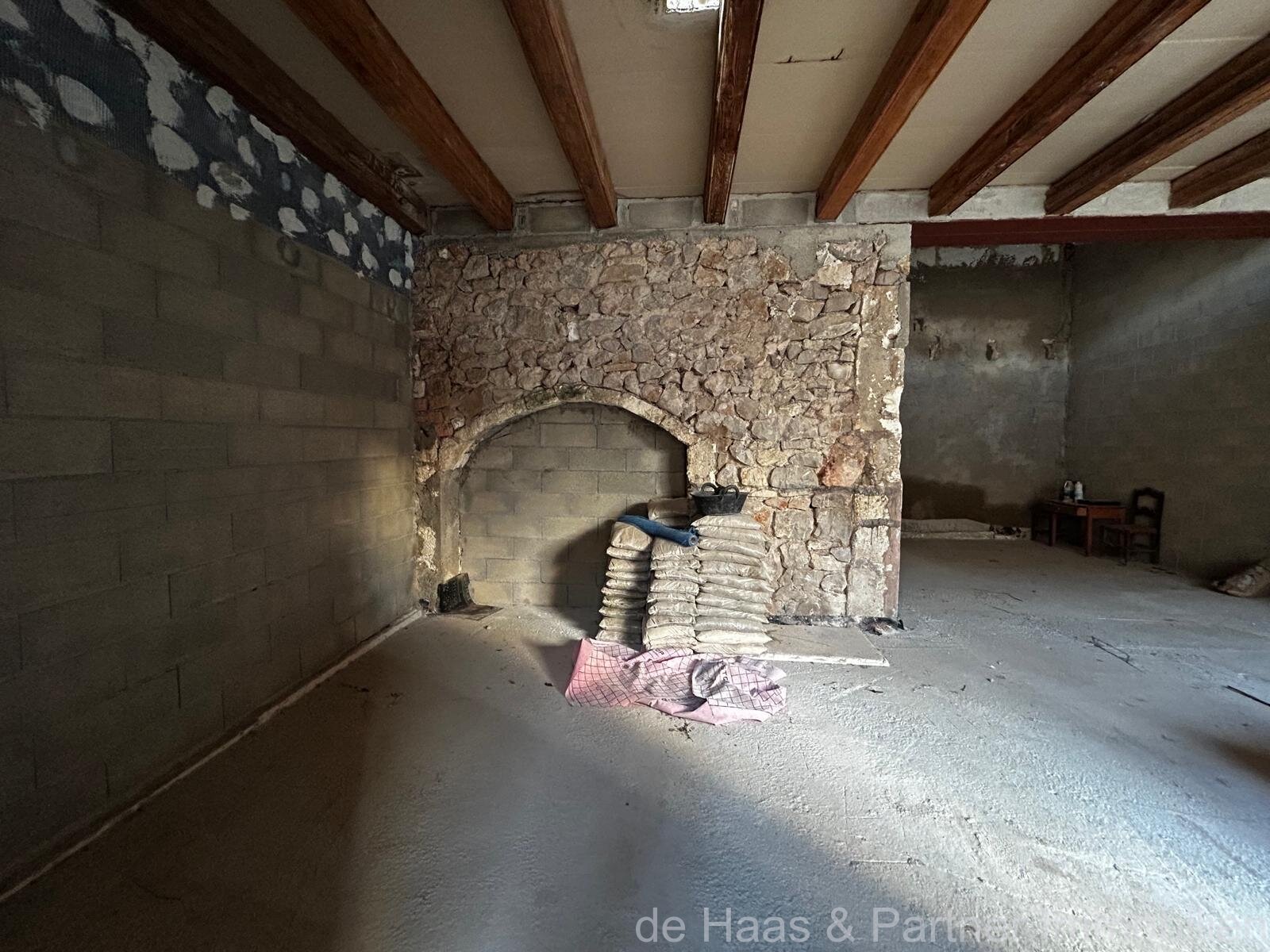 Casa de pueblo en ubicación céntrica con patio y piscina 