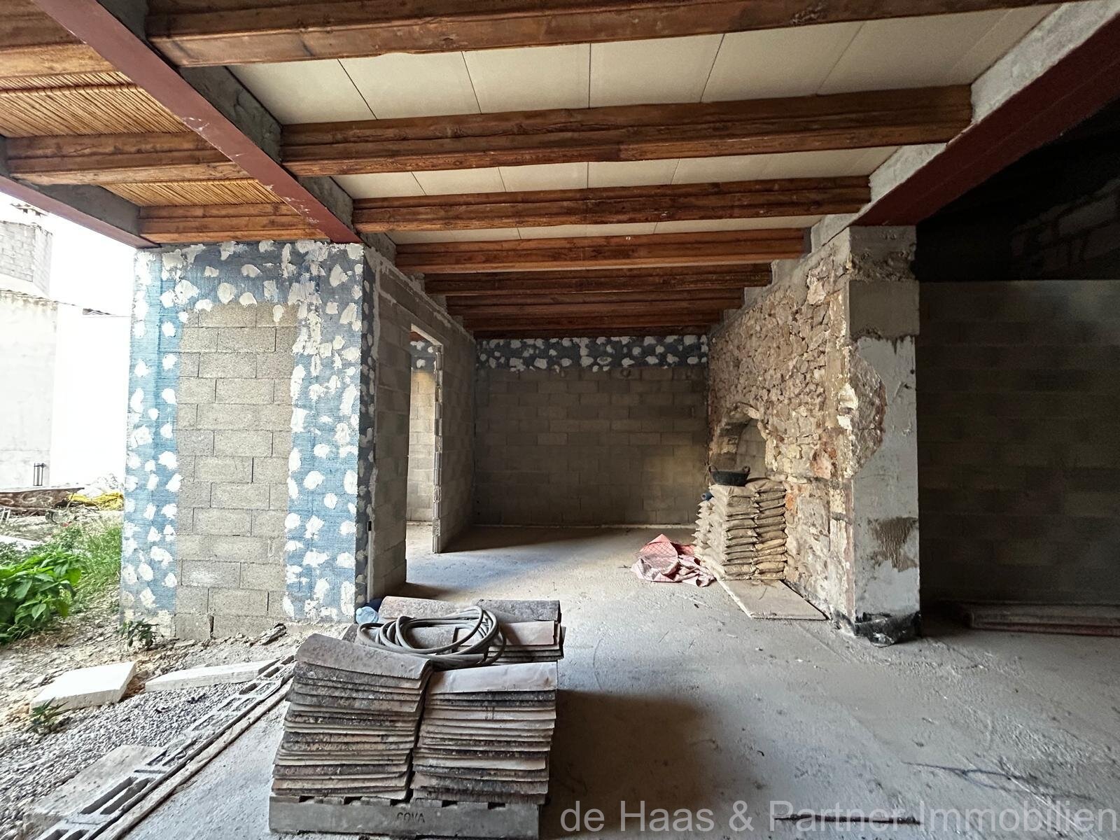 Casa de pueblo en ubicación céntrica con patio y piscina 