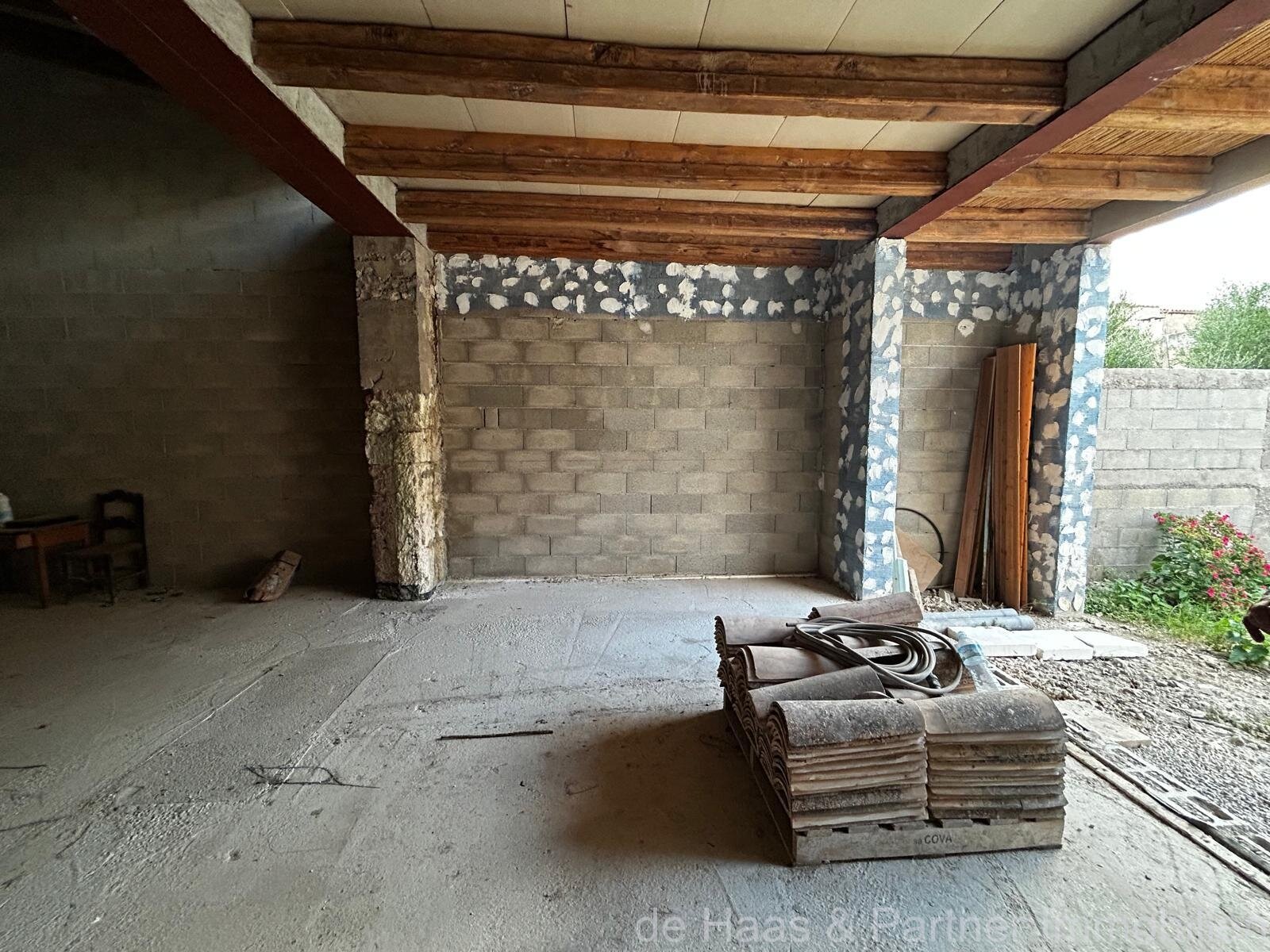 Casa de pueblo en ubicación céntrica con patio y piscina 