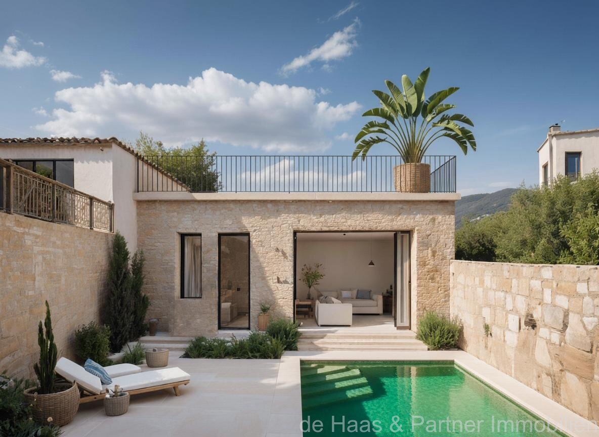 Casa de pueblo en ubicación céntrica con patio y piscina 